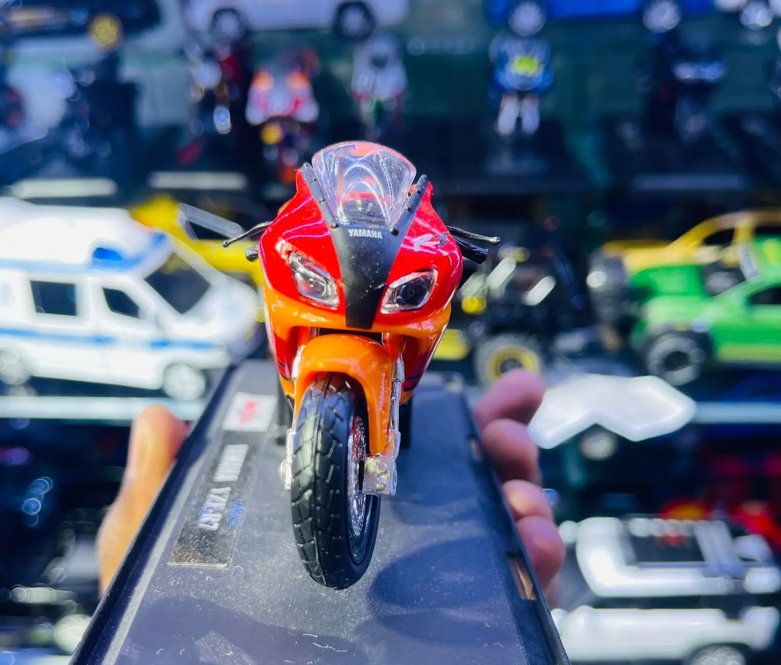 Jouet Moto miniature MAISTO YAMAHA YZF R7 Course