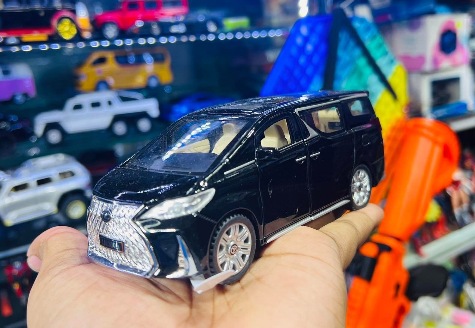 1/32 Toyota Alphard Die Cast Metal Car Die-Cast Vehicle For Kids - Black - Image 4